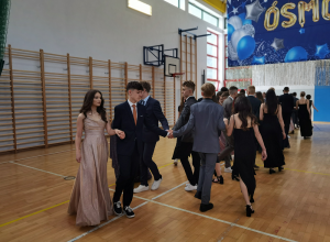 Poloneza czas zacząć… bal na zakończenie klas ósmych