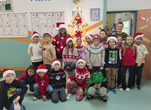 Mikołajki w naszej szkole – kiermasz słodkości