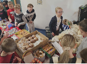 Kiermasz słodkości klasy 3d – pomagamy choremu chłopcu