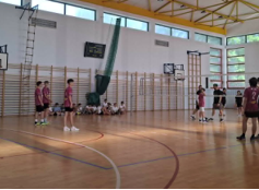 Uczniowie kontra nauczyciele – sportowa rywalizacja w duchu fair play